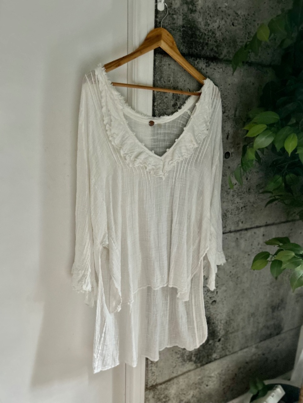 PRISTINE Free People Gauze tunic.  GORGEOUS!!  L-XL